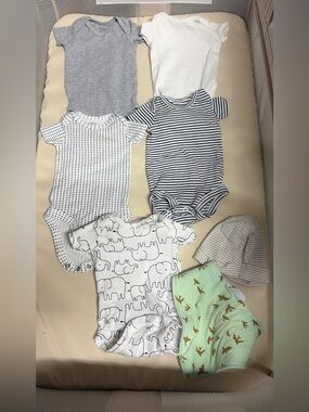 Bundle of Carter's size newborn One-Pieces/bodysuits - hat and bib too (unisex)